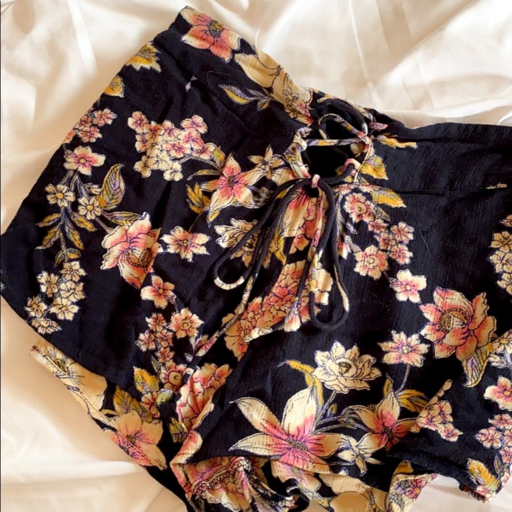 BILLABONG LOOSE SHORTS